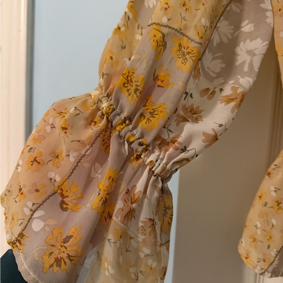 Easel size small Floral Yellow and Gray Women's Top - Picture 3 of 7